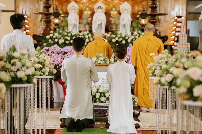 Tr&igrave;nh tự lễ Hằng Thuận được diễn ra b&agrave;i bản, trang nghi&ecirc;m dưới sự hướng dẫn của chư Tăng