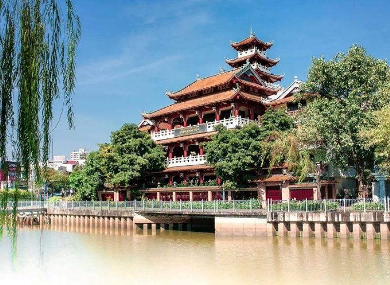 Ch&ugrave;a Ph&aacute;p Hoa