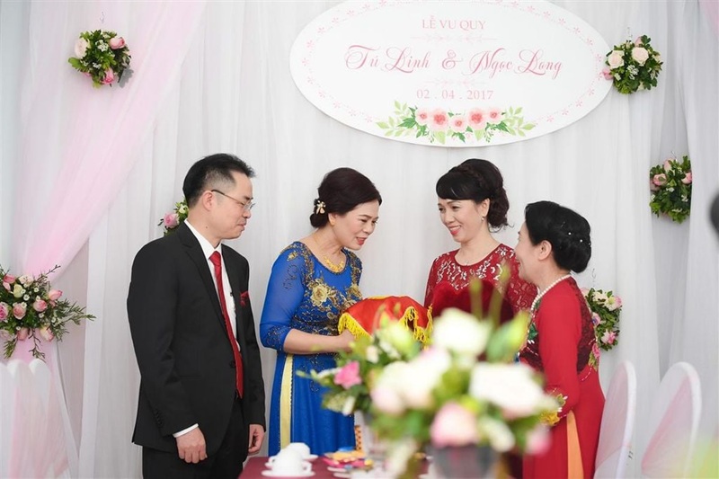 Khoảnh khắc lễ xin dâu mở đầu cho ngày cưới truyền thống Việt