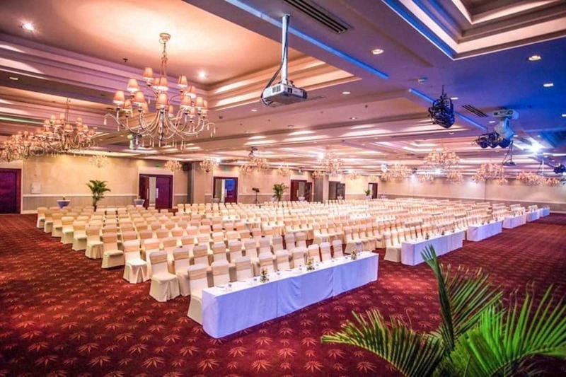Kh&ocirc;ng gian hội nghị Riverside Palace với sức chứa lớn