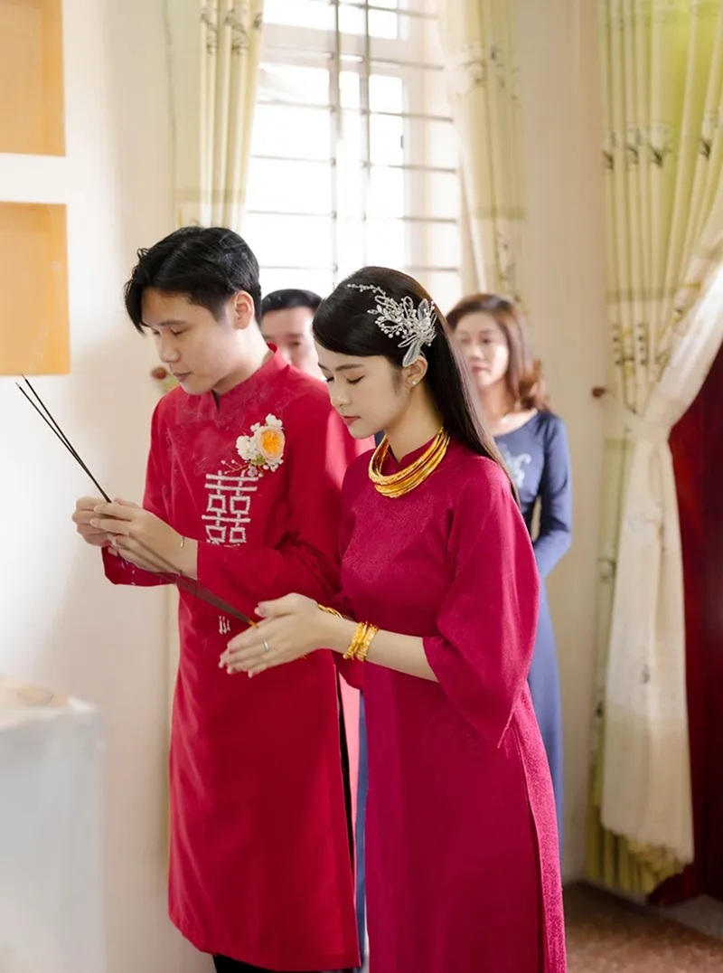 Trang phục &aacute;o d&agrave;i đơn giản v&agrave; thanh lịch&nbsp;