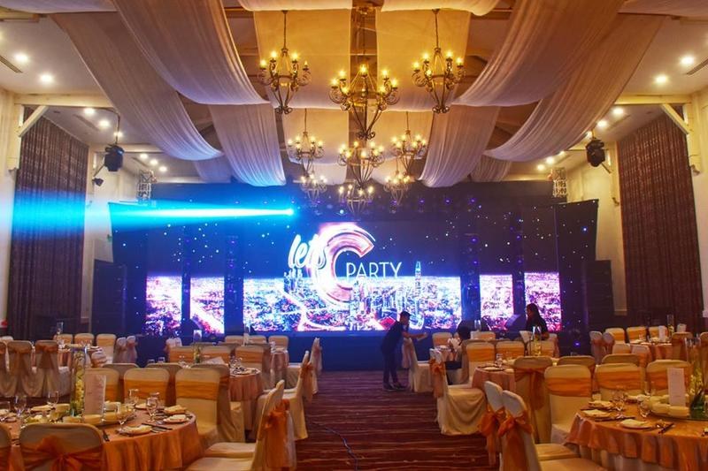 Kh&ocirc;ng gian sảnh tiệc Riverside Palace mang phong c&aacute;ch ch&acirc;u &Acirc;u sang trọng, ph&ugrave; hợp tổ chức sự kiện doanh nghiệp