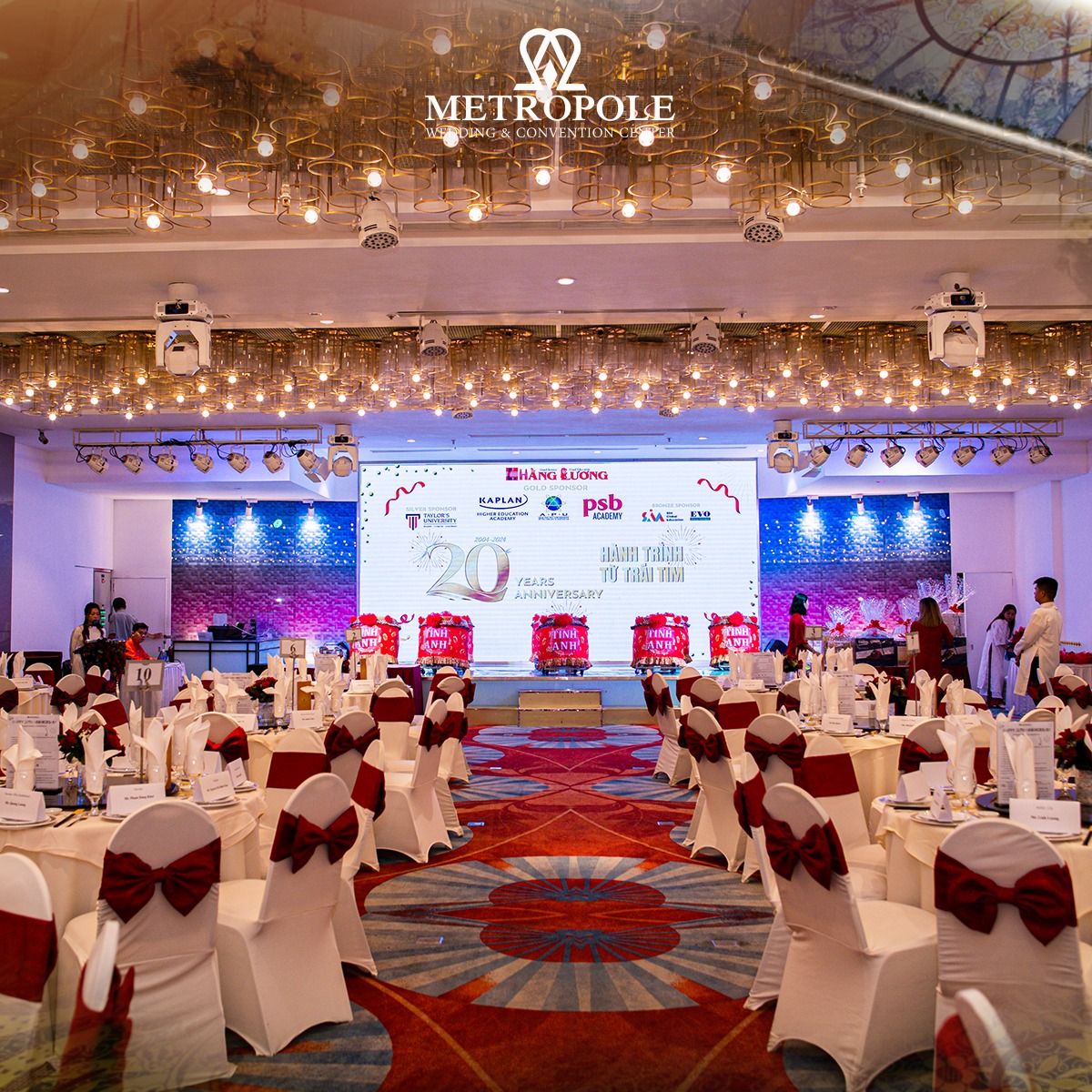 Kh&ocirc;ng gian tổ chức tiệc tất ni&ecirc;n sang trọng