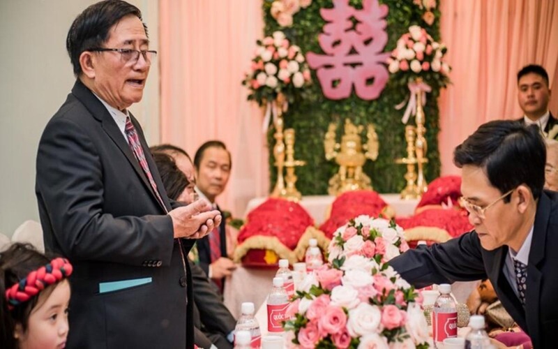 Đại diện nhà trai và nhà gái sẽ lần lượt phát biểu trong buổi lễ dạm ngõ