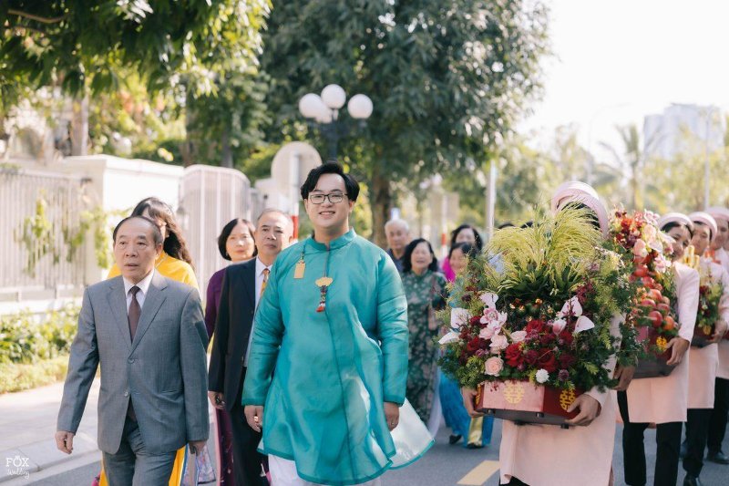 Nh&agrave; trai mang s&iacute;nh lễ sang thưa chuyện đ&iacute;nh h&ocirc;n, ch&iacute;nh thức gặp gỡ hai gia đ&igrave;nh