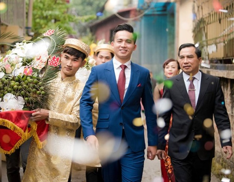 Trang phục truyền thống chỉn chu thể hiện sự tôn trọng